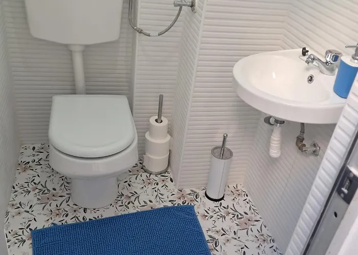 10 2 Apartament Bari